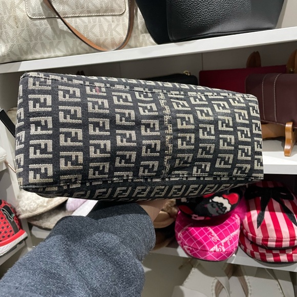 Fendi - Picture 2 of 7